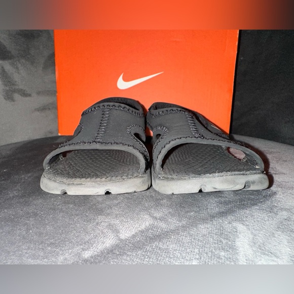 GUC | Toddler Nike slip on sandals | size 8C - Picture 2 of 13